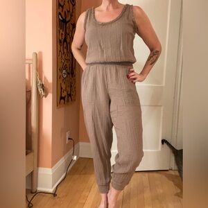 Michael Stars Women's Tobi ultra-soft cotton gauze jumpsuit in Safari. Sz M/6-8
